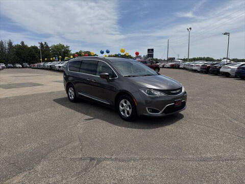 2017 Chrysler Pacifica Touring-L Plus