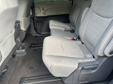 2021 Toyota Sienna LE 8-Passenger