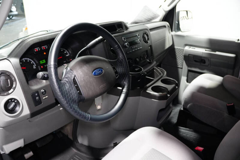 2014 Ford E-Series E-150 XLT
