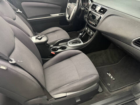 2013 Chrysler 200 Touring