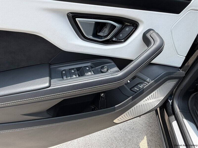 2023 Lamborghini Urus S