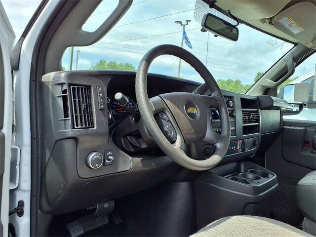 2025 Chevrolet Express 3500