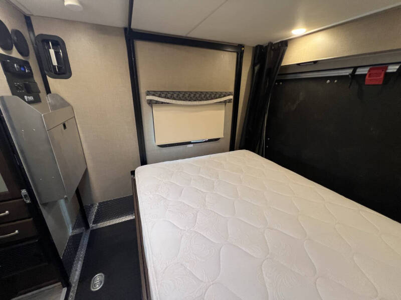 2018 Thor Motor Coach Outlaw 29J Class C