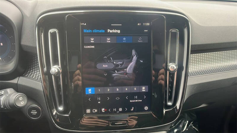 2025 Volvo XC40 B5 Plus Dark Theme