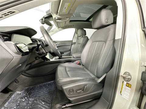 2022 Audi e-tron quattro Premium Plus