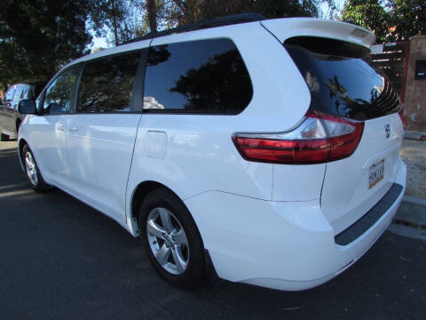 2017 Toyota Sienna LE 8-Passenger