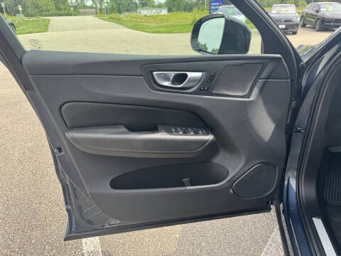 2024 Volvo XC60 B5 Plus Dark Theme