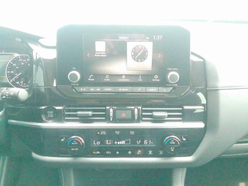 2025 Nissan Pathfinder SV