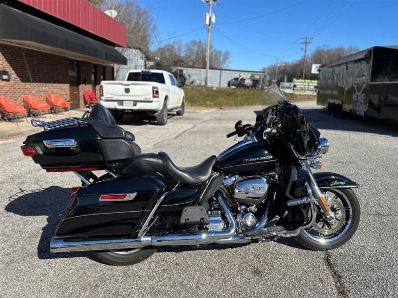 2017 Harley-Davidson FLHTKL - for sale at Dark Horse Motorcycles in Gaffney SC