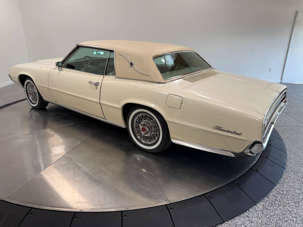 1967 Ford Thunderbird 13