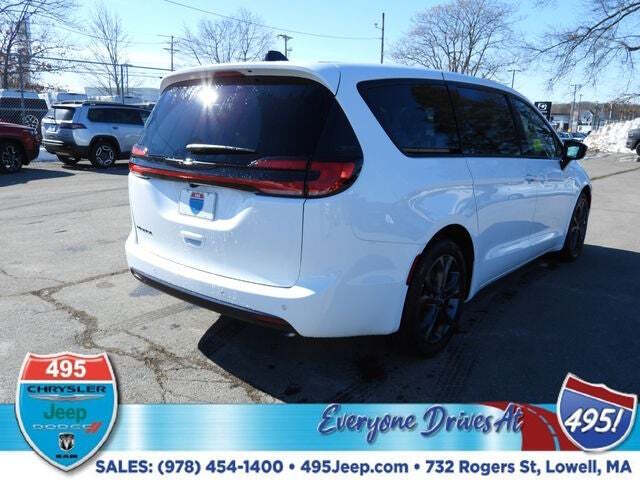 2026 Chrysler Pacifica Select