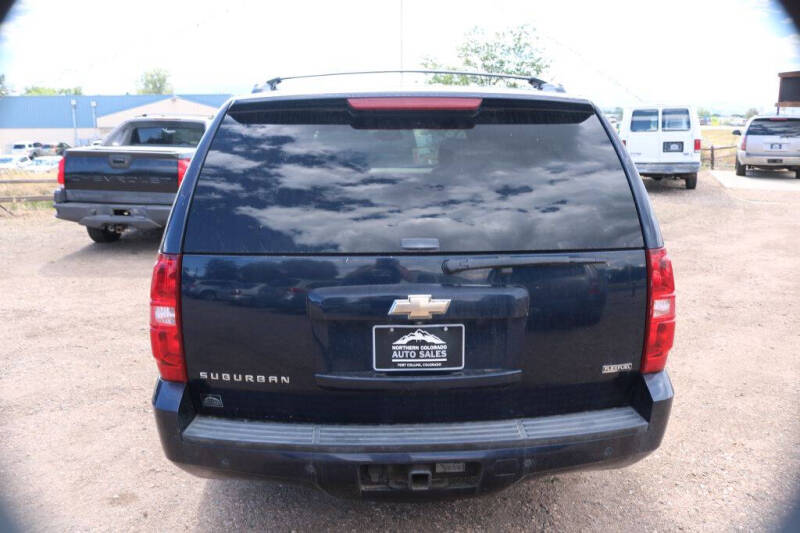 2008 Chevrolet Suburban null photo 3