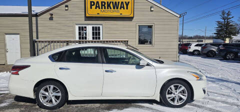 2015 Nissan Altima for sale at Parkway Motors in Springfield IL