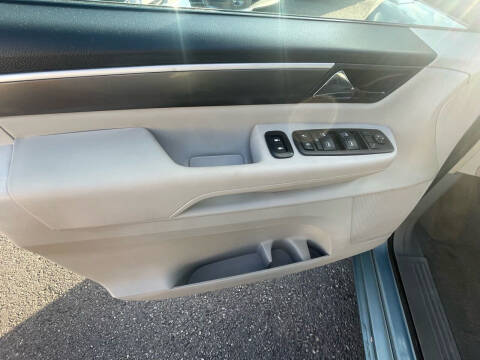 2010 Volkswagen Routan SE