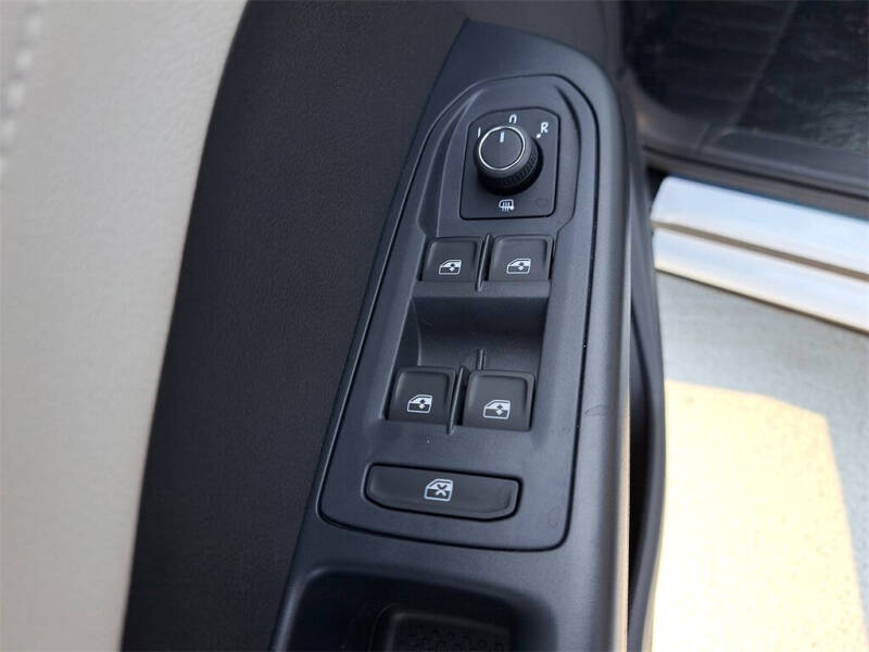 2025 Volkswagen Taos SEL 4Motion