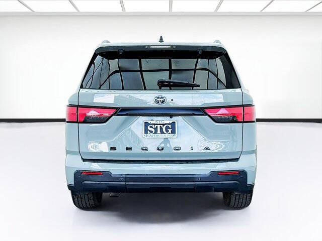 2024 Toyota Sequoia SR5