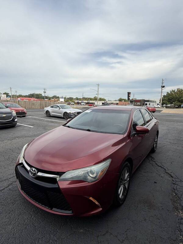 2016 Toyota Camry Special Edition's photo