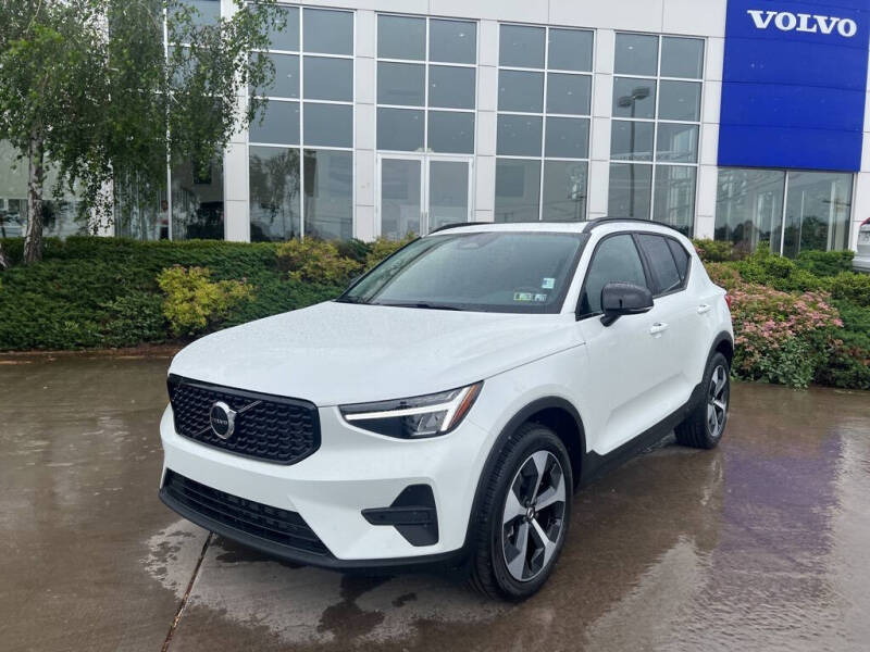 2026 Volvo XC40 B5 Core