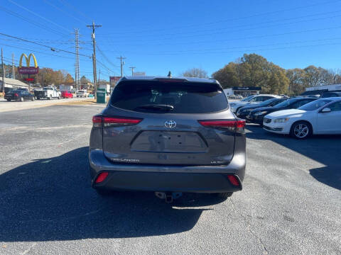 2021 Toyota Highlander LE
