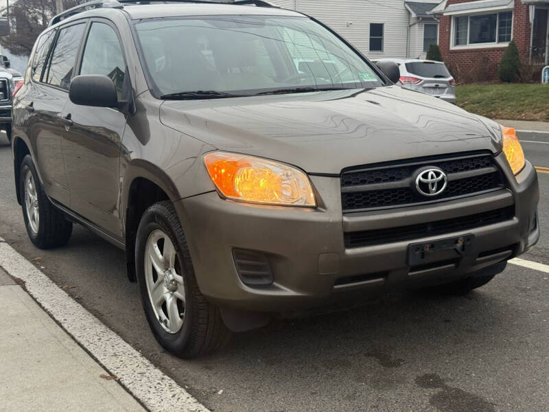 Toyota RAV4's photo