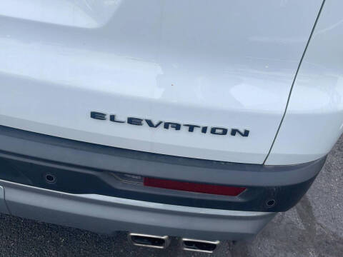 2025 GMC Acadia Elevation