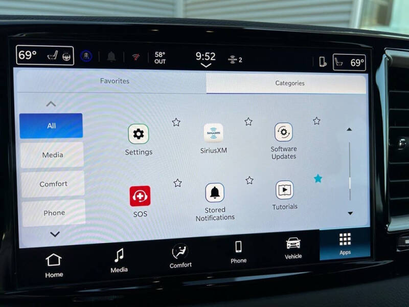 2025 Chrysler Voyager LX