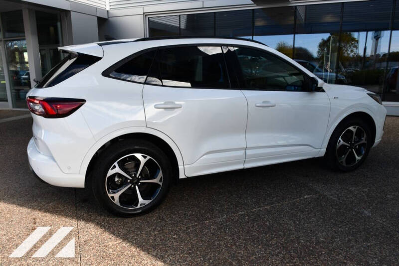 2023 Ford Escape ST-Line Elite