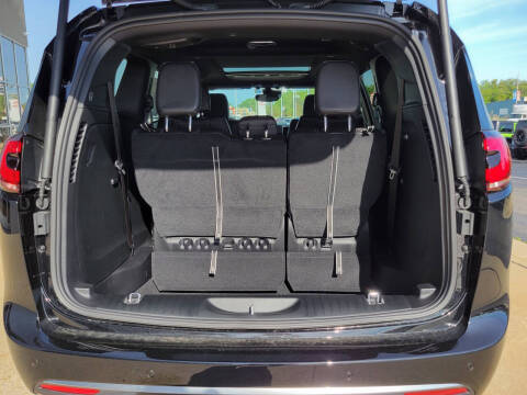 2027 Chrysler Pacifica Select