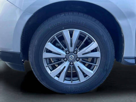 2020 Nissan Pathfinder SV