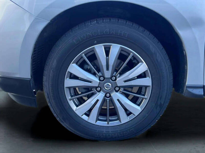 2020 Nissan Pathfinder SV