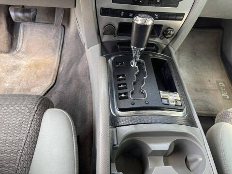 2007 Jeep Commander Sport