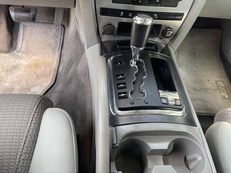 2007 Jeep Commander Sport
