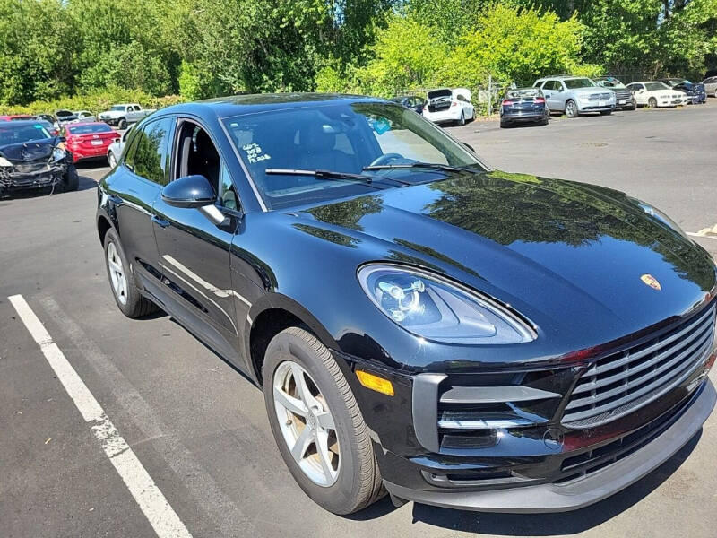 0 Porsche Macan