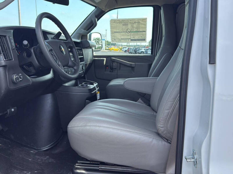 2025 Chevrolet Express 2500