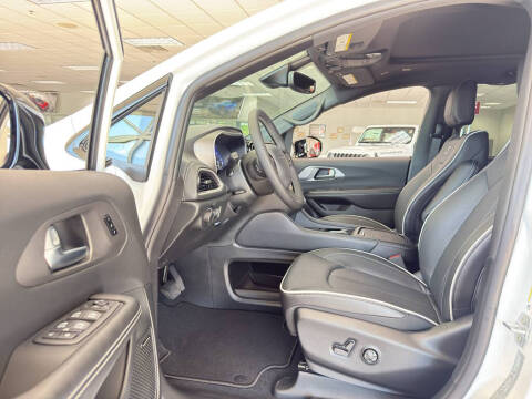 2027 Chrysler Pacifica Limited