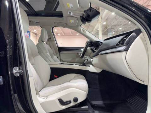 2022 Volvo XC90 T5 Momentum