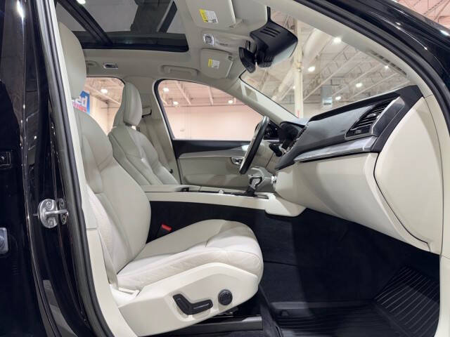 2022 Volvo XC90 T5 Momentum