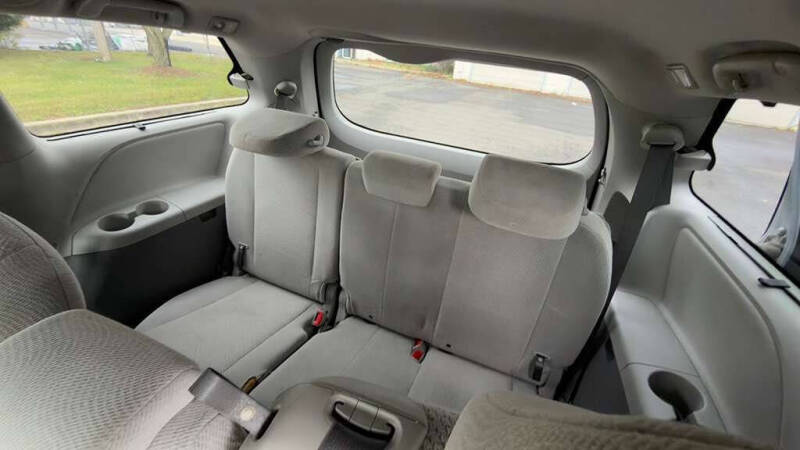 2014 Toyota Sienna LE 8-Passenger