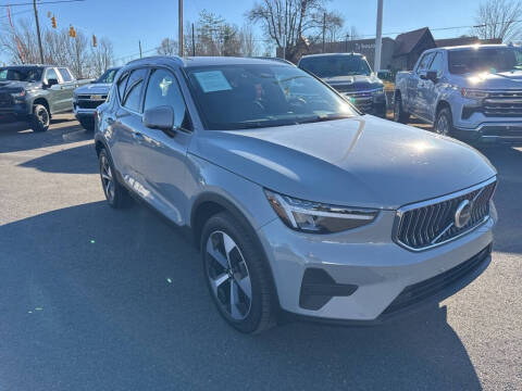 2025 Volvo XC40 B5 Core Bright Theme