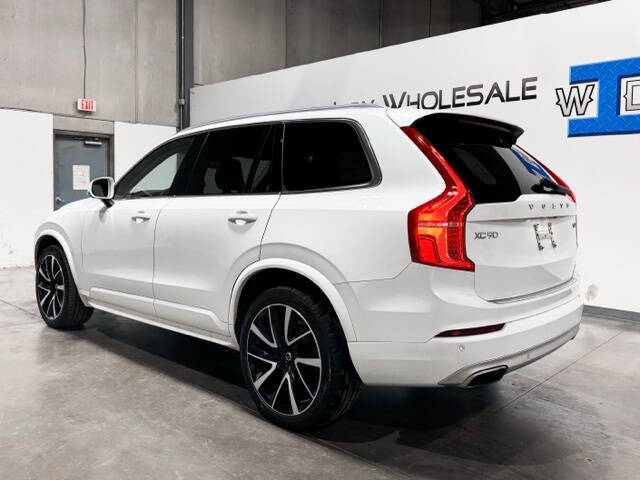 2021 Volvo XC90 T6 Momentum 7-Passenger
