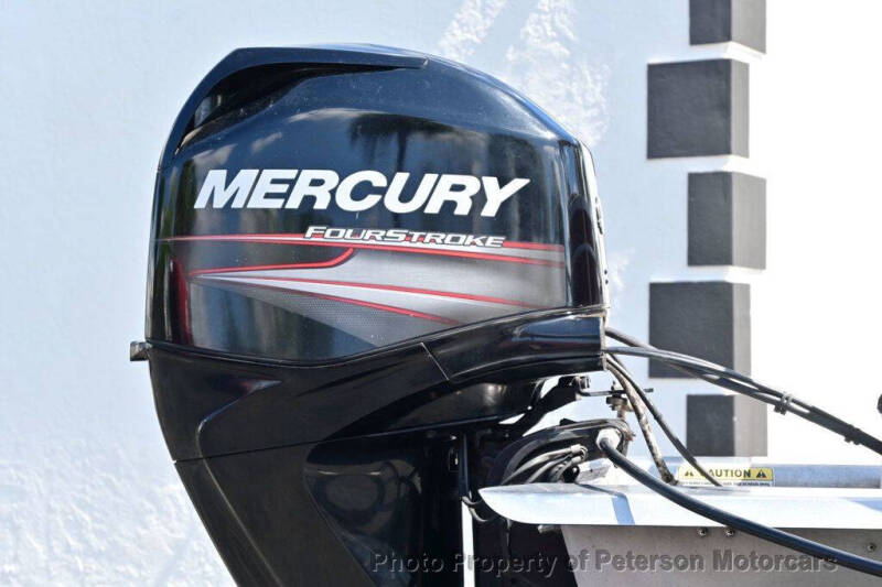 2019 Sun Tracker Fishin Barge 20 DLX