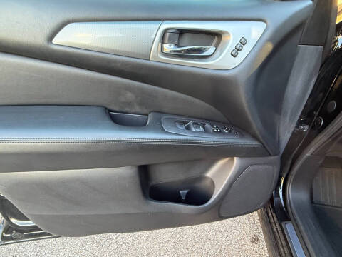 2017 Nissan Pathfinder SL