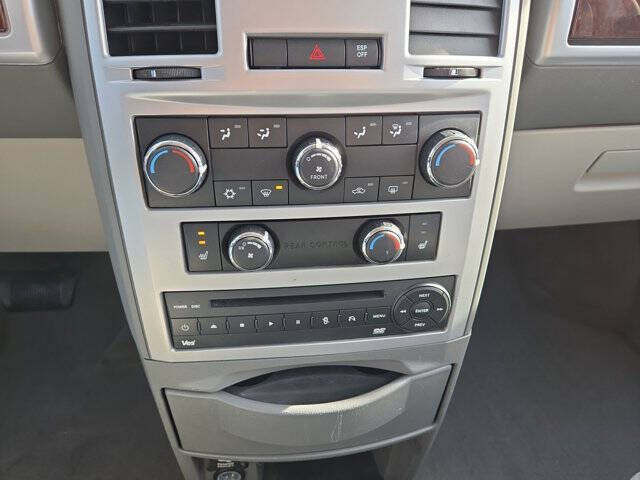 2009 Chrysler Town and Country Touring