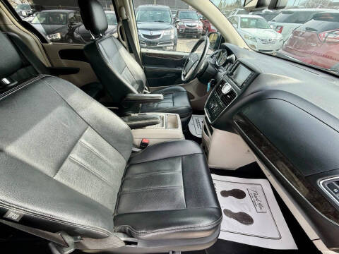2014 Chrysler Town and Country Touring-L