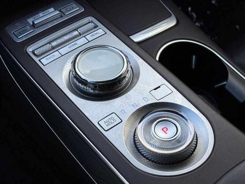 2022 Genesis GV70 2.5T Standard