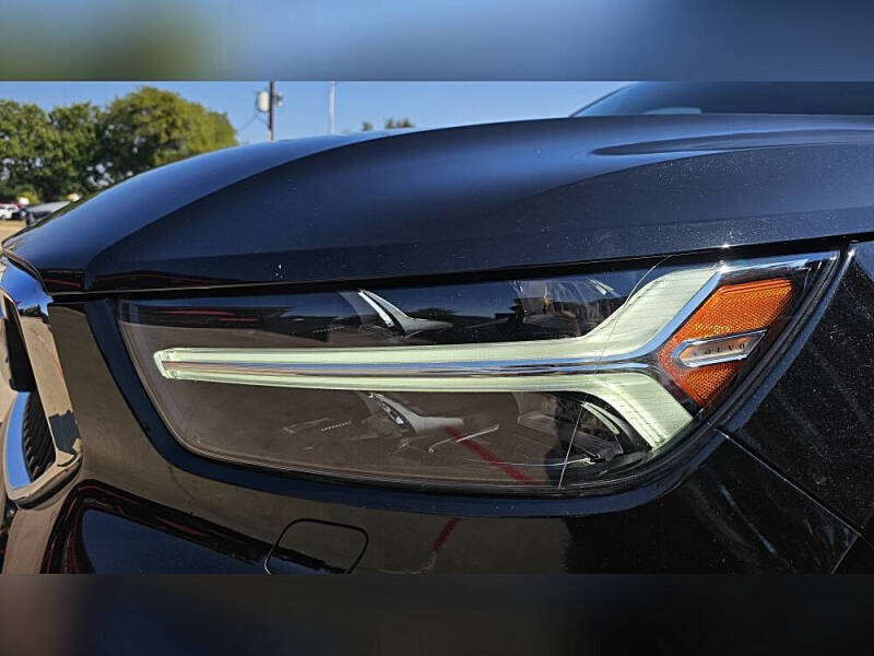 2019 Volvo XC40 T5 Momentum