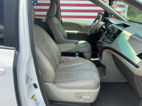2012 Toyota Sienna