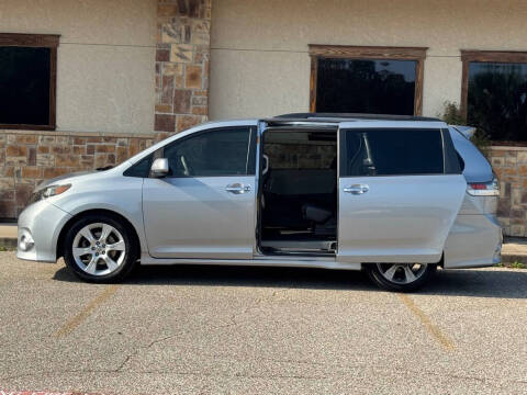 2013 Toyota Sienna SE 8-Passenger