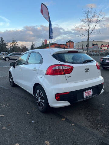 2016 Kia Rio 5-Door LX