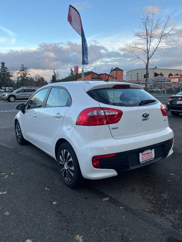 2016 Kia Rio 5-Door LX